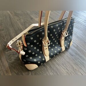 Dooney & Bourke crossbody/ handbag